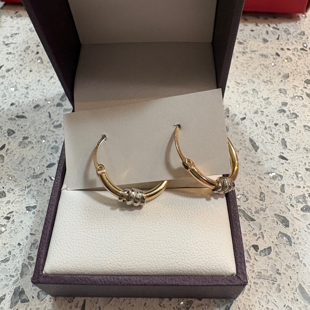 🔥 Elegant solid 10K yellow and white gold Hoop Earrings. 💯% Authentic ⚜️